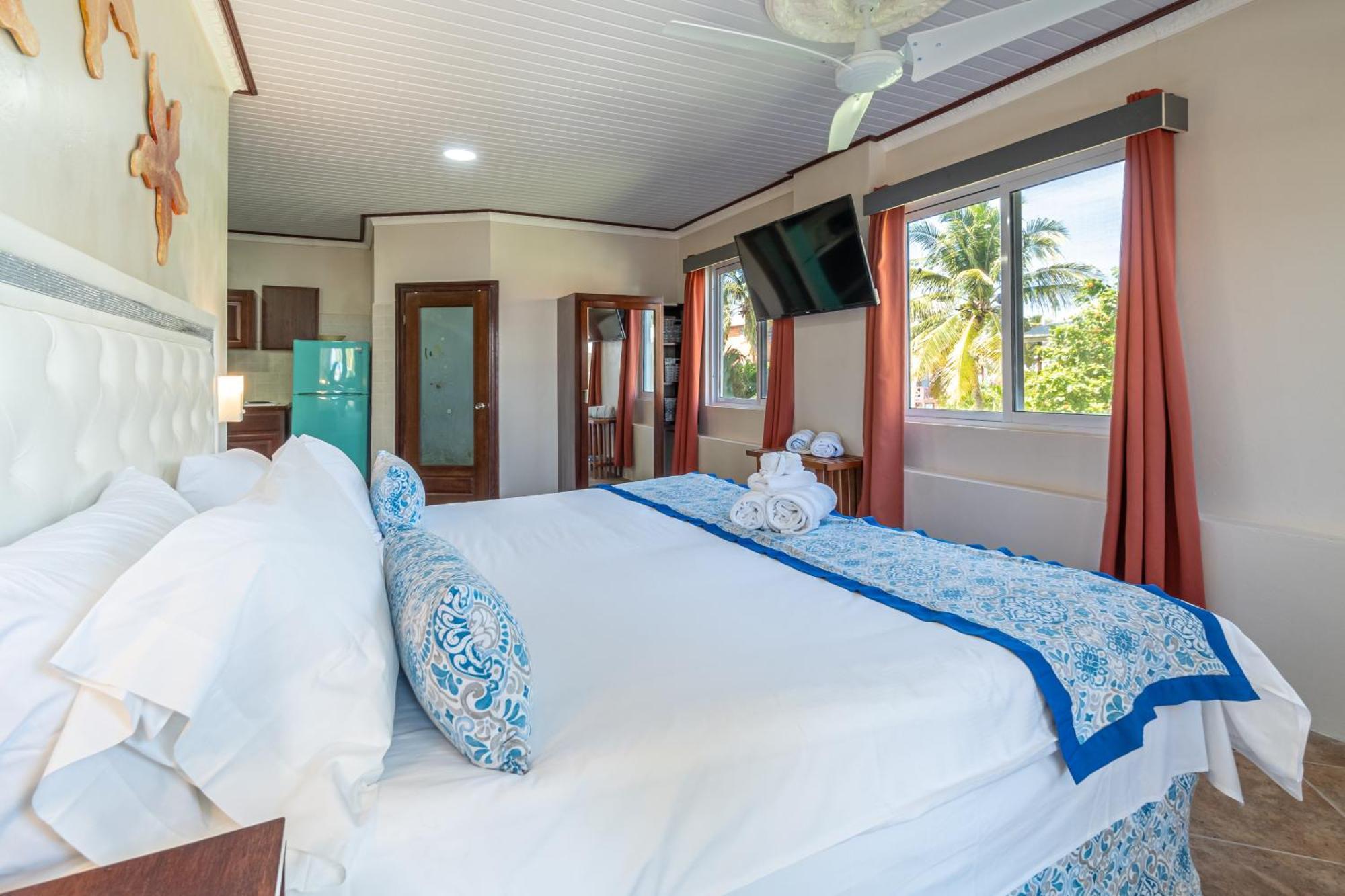 Island Magic Beach Resort Caye Caulker Exterior photo