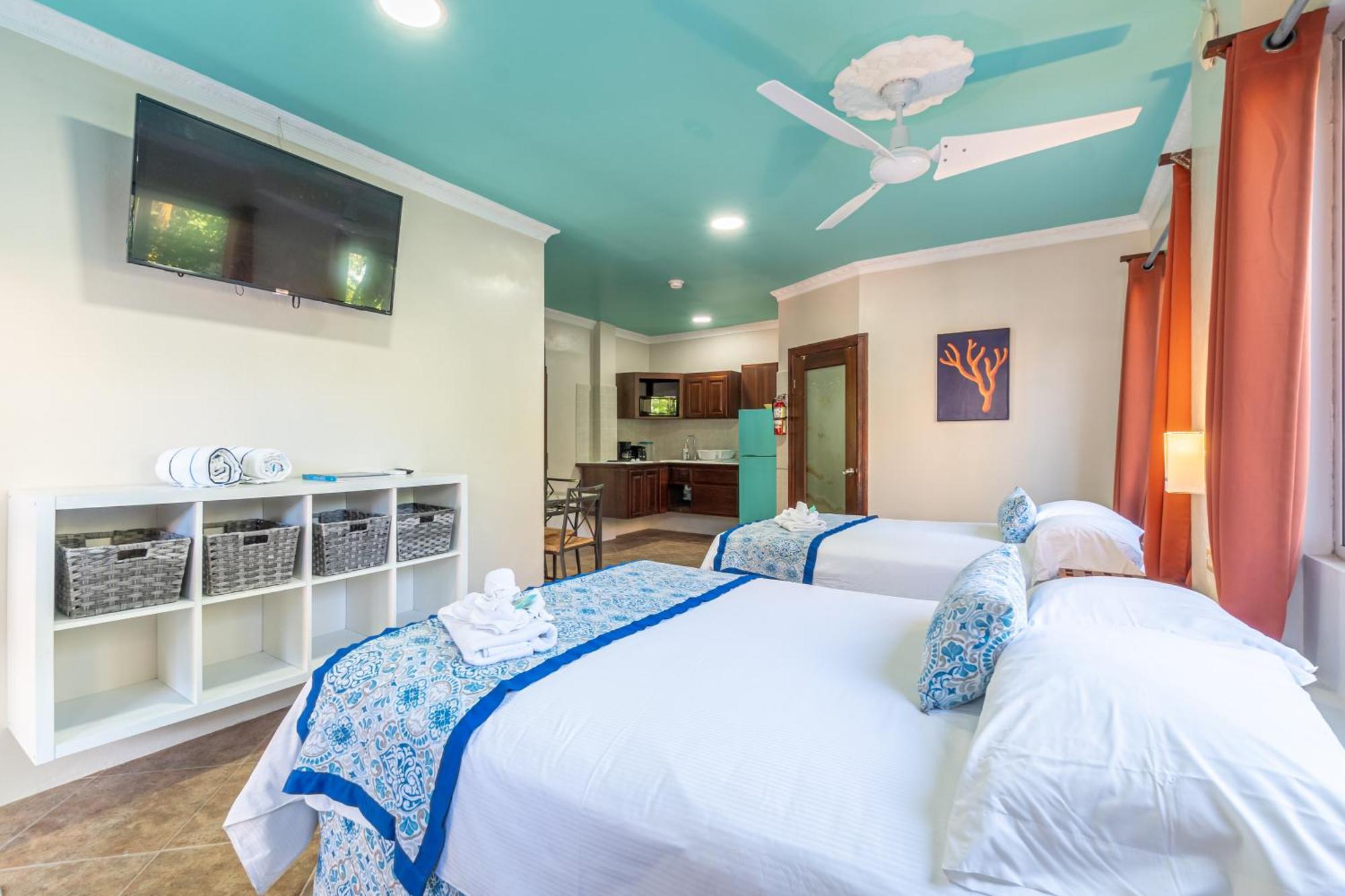 Island Magic Beach Resort Caye Caulker Exterior photo