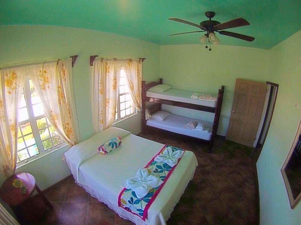 Island Magic Beach Resort Caye Caulker Exterior photo